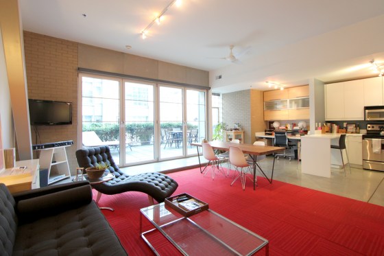 Matts 960 sqft Downtown Flat 02